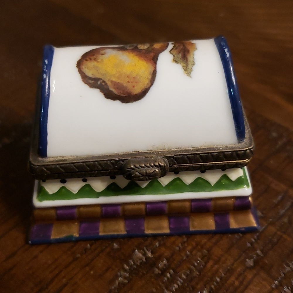 1997 Tracy Porter Trinket Box